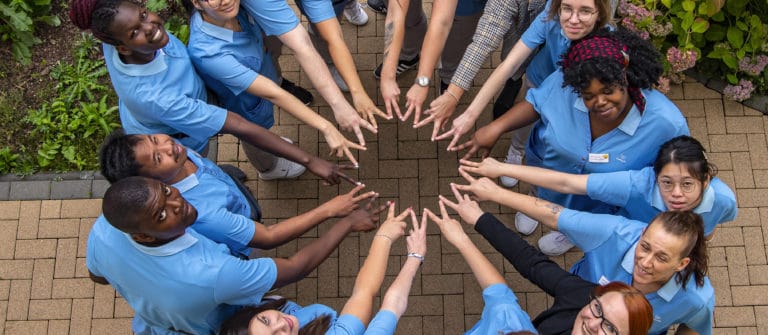 Mehr Zeit für die Menschen: Welche Rolle das IT Management in der Pflege einnimmt